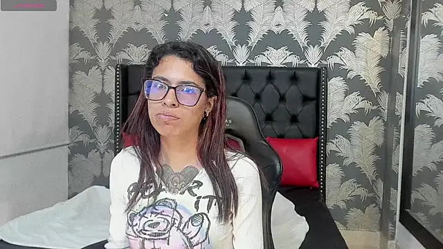 Snapshot of Emily_Lopera chatting on 06/21/26, 11:43 Emily Lopera online show from 06/21/26, 11:43