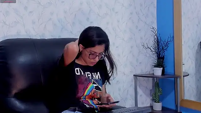 Snapshot of Emily_Lopera chatting on 07/08/26, 03:56 Emily Lopera online show from 07/08/26, 03:56