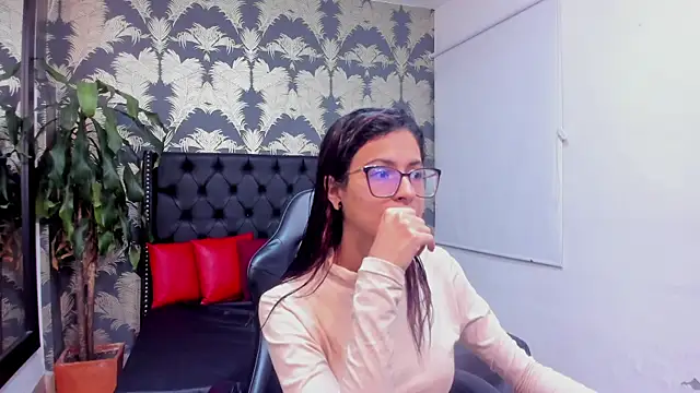 Emily Lopera online show from 04/30/26, 02:46