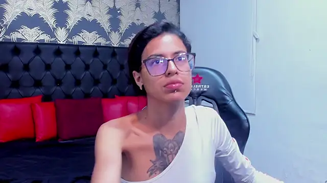 Emily Lopera online show from 05/01/26, 03:17