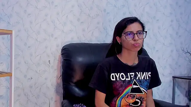 Snapshot of Emily_Lopera chatting on 07/04/26, 03:38 Emily Lopera online show from 07/04/26, 03:38