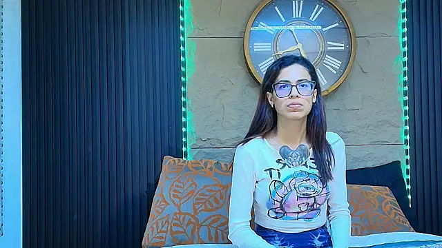 Snapshot of Emily_Lopera chatting on 07/10/26, 10:21 Emily Lopera online show from 07/10/26, 10:21