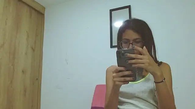 Emily Lopera online show from 05/27/26, 05:04