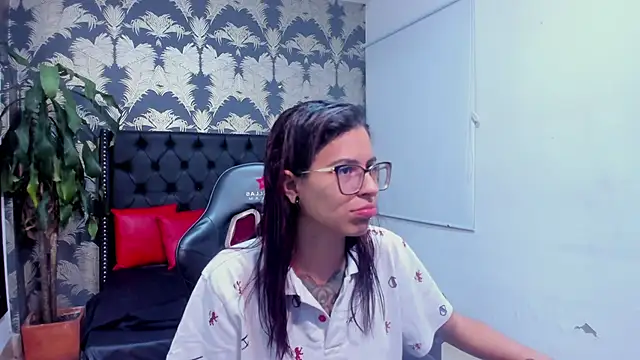 Emily Lopera online show from 05/02/26, 02:00