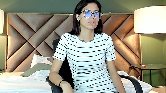 Snapshot of Emily_Lopera chatting on 06/20/26, 11:10 Emily Lopera online show from 06/20/26, 11:10