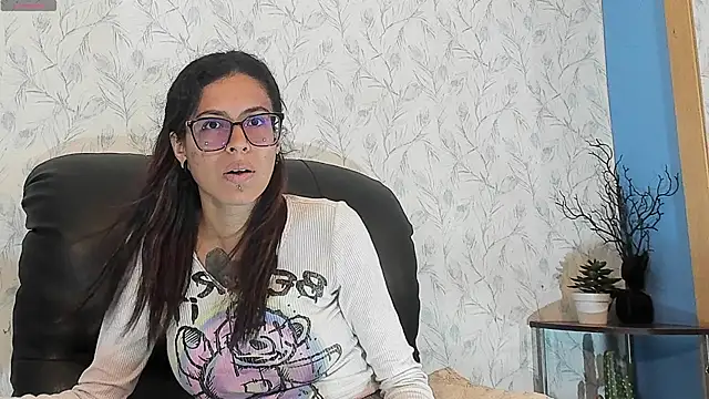 Snapshot of Emily_Lopera chatting on 07/23/26, 06:26 Emily Lopera online show from 07/23/26, 06:26