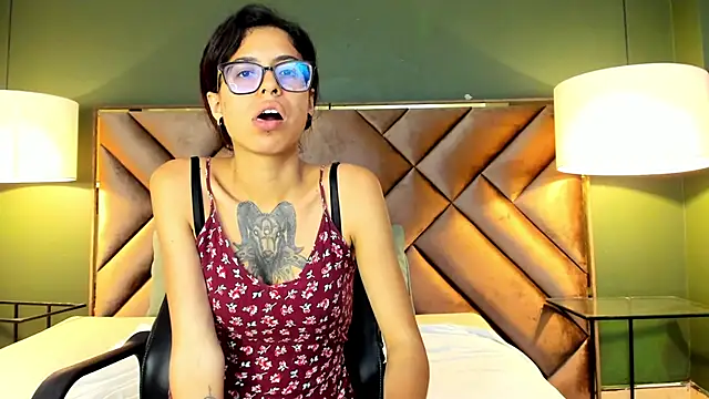 Snapshot of Emily_Lopera chatting on 06/20/26, 02:16 Emily Lopera online show from 06/20/26, 02:16