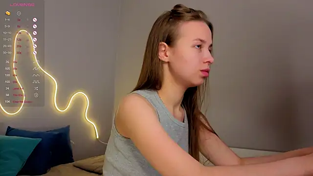 Snapshot of Emma_dream_ chatting on 06/12/26, 01:25 Emma dream online show from 06/12/26, 01:25