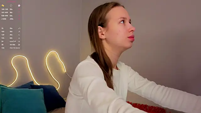 Snapshot of Emma_dream_ chatting on 04/14/26, 01:43 Emma dream online show from 04/14/26, 01:43