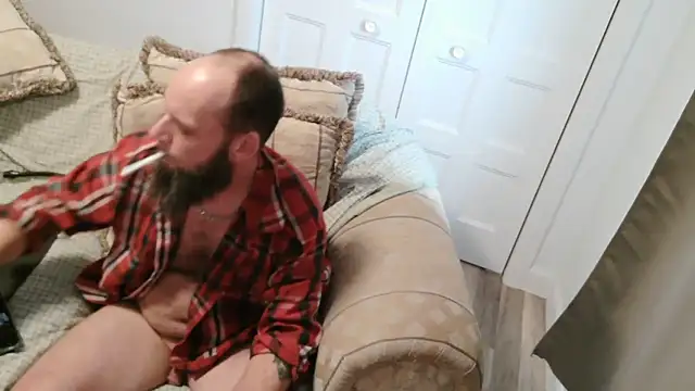 Snapshot of willywet chatting on 04/10/26, 04:36 willywet online show from 04/10/26, 04:36