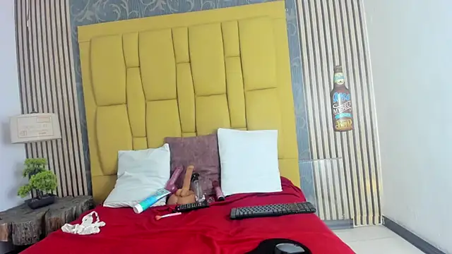  karlaruso online show from 04/13/26, 05:28