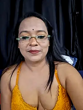 Snapshot of hornyrosy321 chatting on 06/27/26, 05:41 hornyrosy321 online show from 06/27/26, 05:41