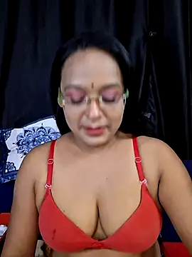 Snapshot of hornyrosy321 chatting on 06/17/26, 05:34 hornyrosy321 online show from 06/17/26, 05:34