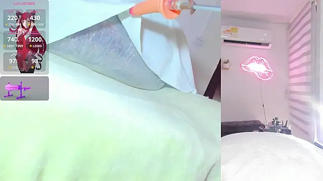 Snapshot of Bella_Donne_ chatting on 04/02/26, 05:08 Bella Donne online show from 04/02/26, 05:08