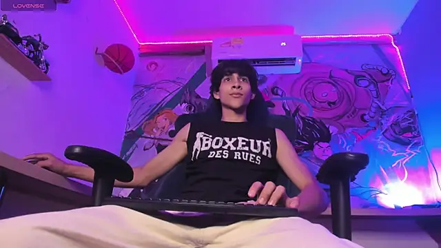 Snapshot of Cheys_Mast chatting on 03/20/26, 06:31 Cheys Mast online show from 03/20/26, 06:31