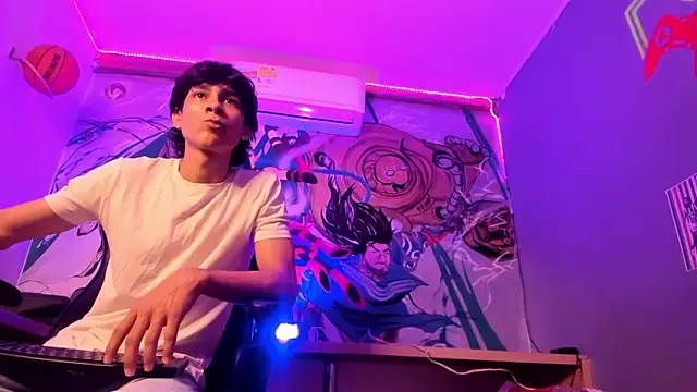 Snapshot of Cheys_Mast chatting on 04/04/26, 07:31 Cheys Mast online show from 04/04/26, 07:31