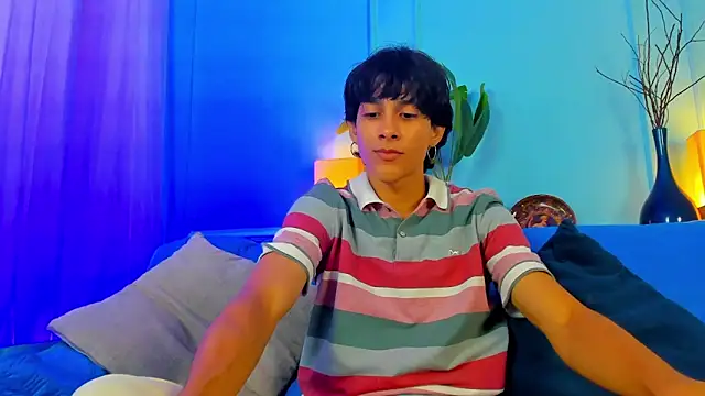 Snapshot of Cheys_Mast chatting on 03/27/26, 06:42 Cheys Mast online show from 03/27/26, 06:42