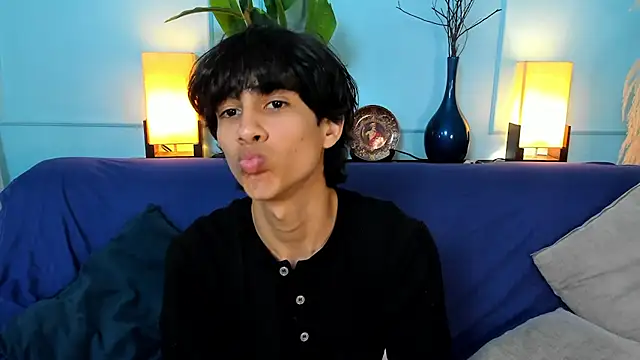 Snapshot of Cheys_Mast chatting on 03/22/26, 07:37 Cheys Mast online show from 03/22/26, 07:37