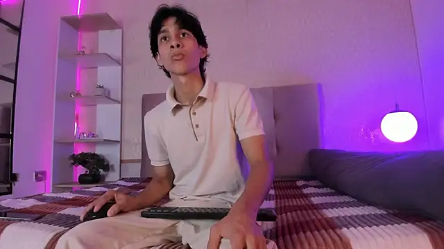 Snapshot of Cheys_Mast chatting on 04/02/26, 03:19 Cheys Mast online show from 04/02/26, 03:19