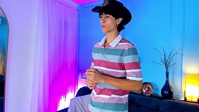 Snapshot of Cheys_Mast chatting on 03/15/26, 03:41 Cheys Mast online show from 03/15/26, 03:41