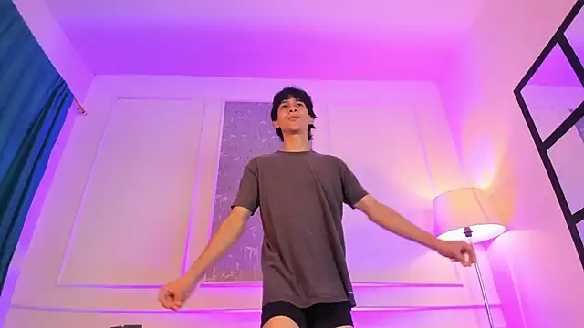 Snapshot of Cheys_Mast chatting on 03/31/26, 03:25 Cheys Mast online show from 03/31/26, 03:25