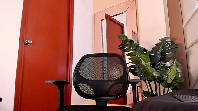 Allison Owenns online show from 04/10/26, 05:03