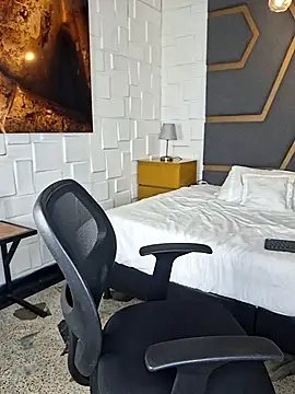 Allison Owenns online show from 04/07/26, 05:53