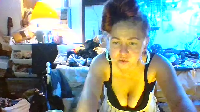 Snapshot of Ambionce chatting on 04/15/26, 12:27 Ambionce online show from 04/15/26, 12:27