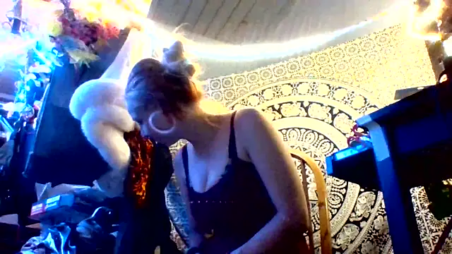 Snapshot of Ambionce chatting on 05/20/26, 10:45 Ambionce online show from 05/20/26, 10:45