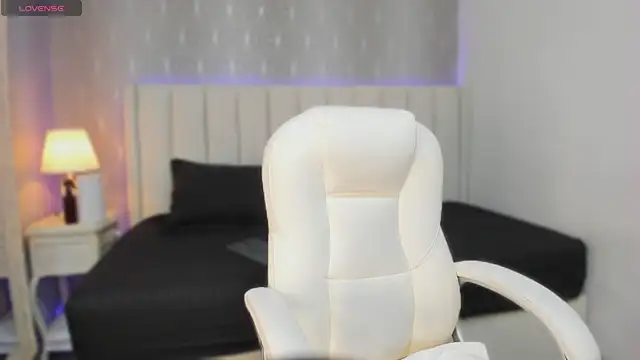 Snapshot of Alma_sterling chatting on 03/24/26, 11:43 Alma sterling online show from 03/24/26, 11:43