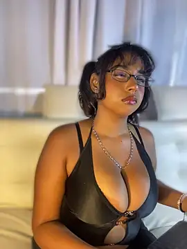 Snapshot of SamaraDesire chatting on 04/08/26, 08:21 SamaraDesire online show from 04/08/26, 08:21