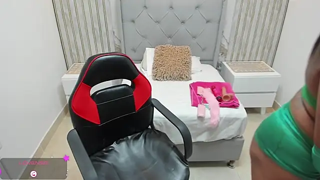 SIENNAMARSHAL online show from 04/10/26, 12:17