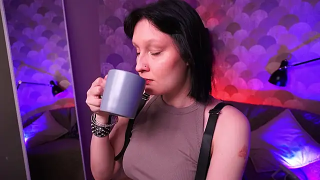 Velvet Lily online show from 04/14/26, 08:47