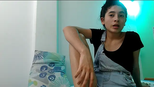 Snapshot of katywild20 chatting on 03/23/26, 04:07 katywild20 online show from 03/23/26, 04:07