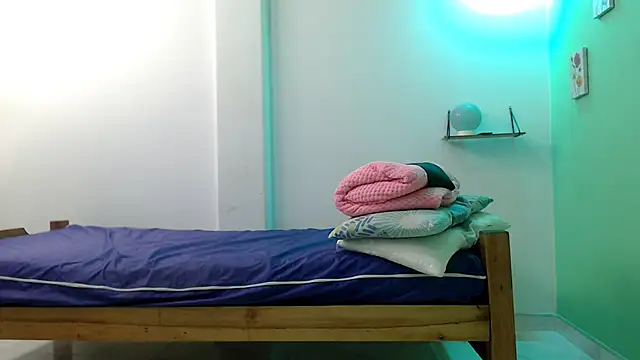 Snapshot of katywild20 chatting on 03/16/26, 01:37 katywild20 online show from 03/16/26, 01:37