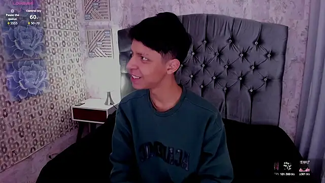 Snapshot of Ethan_qop chatting on 04/07/26, 11:23 Ethan qop online show from 04/07/26, 11:23