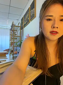 Snapshot of Xiaoxiao-y chatting on 05/28/26, 08:00 Xiaoxiao-y online show from 05/28/26, 08:00