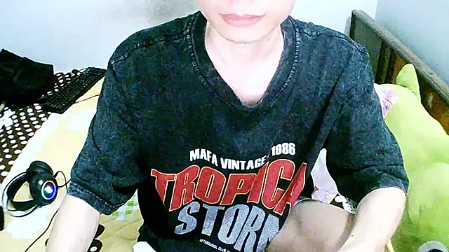 Snapshot of Kang143 chatting on 04/06/26, 02:40 Kang143 online show from 04/06/26, 02:40