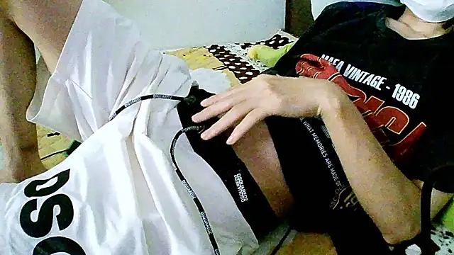 Snapshot of Kang143 chatting on 03/28/26, 08:37 Kang143 online show from 03/28/26, 08:37