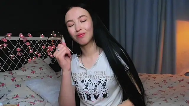 Snapshot of lizaa_breeze chatting on 06/11/26, 05:32 lizaa breeze online show from 06/11/26, 05:32