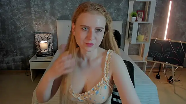 Snapshot of Shiny_Liss chatting on 06/12/26, 01:36 Shiny Liss online show from 06/12/26, 01:36