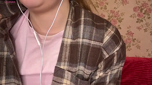 Snapshot of EleneShedden chatting on 04/04/26, 11:50 EleneShedden online show from 04/04/26, 11:50