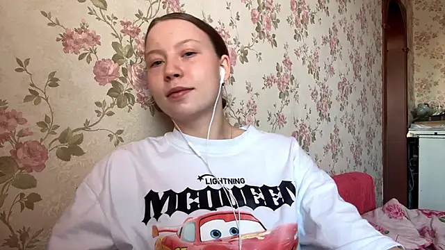 Snapshot of EleneShedden chatting on 03/15/26, 12:45 EleneShedden online show from 03/15/26, 12:45