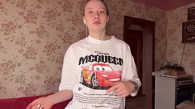 Snapshot of EleneShedden chatting on 03/29/26, 01:57 EleneShedden online show from 03/29/26, 01:57