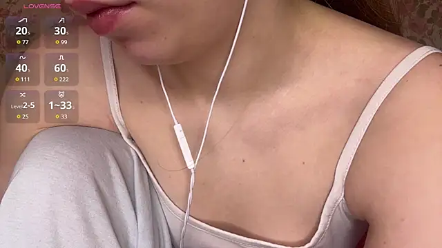 Snapshot of EleneShedden chatting on 04/13/26, 07:12 EleneShedden online show from 04/13/26, 07:12