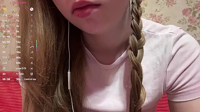 Snapshot of EleneShedden chatting on 04/12/26, 09:12 EleneShedden online show from 04/12/26, 09:12