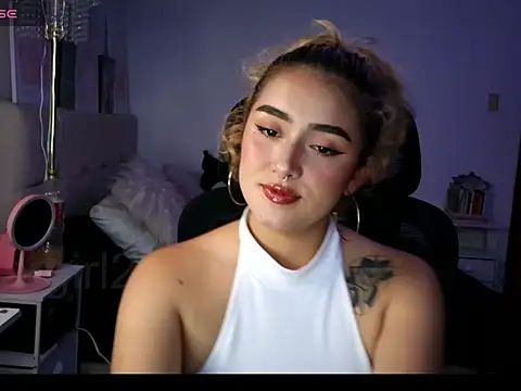 Snapshot of trinitych_ chatting on 04/15/26, 10:43 trinitych online show from 04/15/26, 10:43