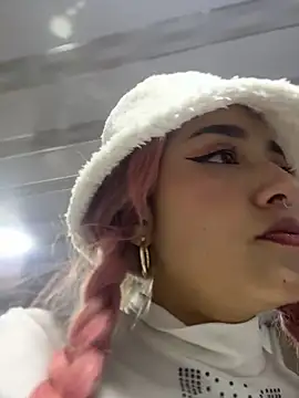 Snapshot of trinitych_ chatting on 03/25/26, 01:28 trinitych online show from 03/25/26, 01:28