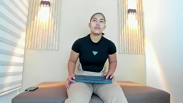 Snapshot of SALOMEE_STONE chatting on 03/20/26, 12:28 SALOMEE STONE online show from 03/20/26, 12:28