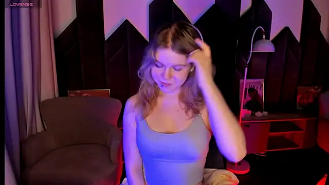 Snapshot of ElizabethVane chatting on 07/18/26, 05:27 ElizabethVane online show from 07/18/26, 05:27
